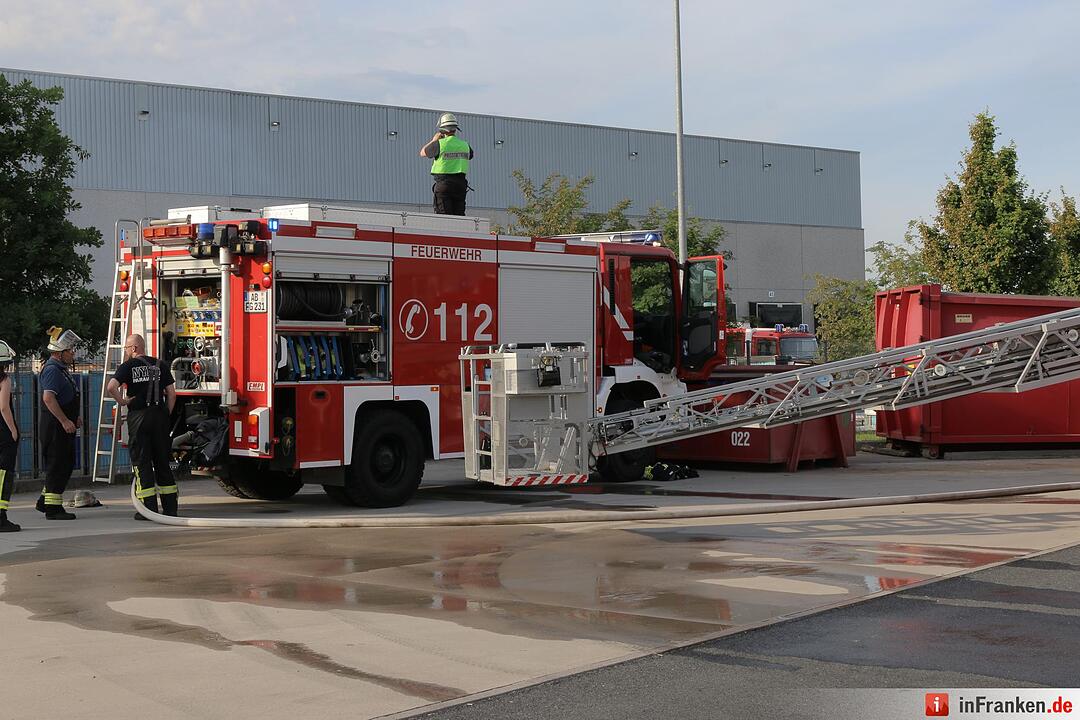 Feuer in Industriebetrieb in Alzenau – Schaulustige behindern Feuerwehr