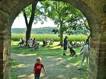 Hinter dem Tor geht's noch weiter auch noch weiter. Foto: Werner Vogel