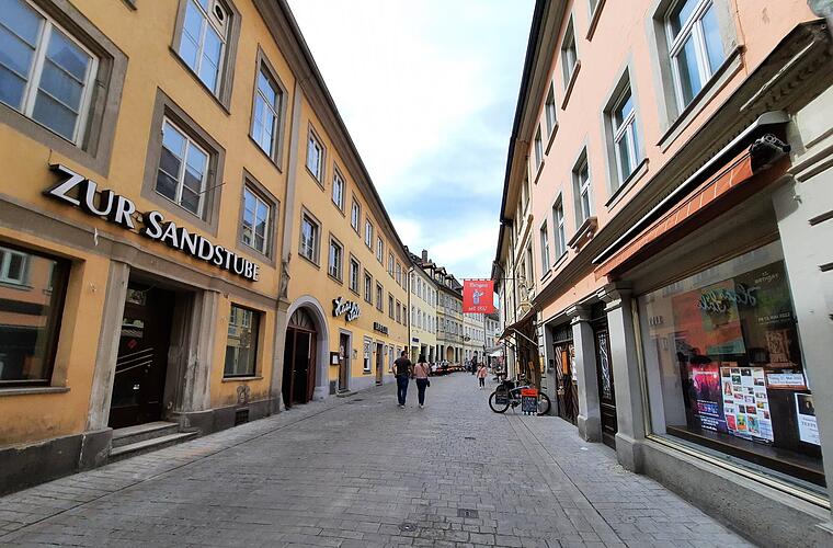 Bamberg: Angetrunkener pöbelt vor Club in Sandtraße - Polizist bei Einsatz verletzt