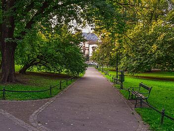 Erlangen: Westausgang des Bergkirchweihgeländes wird umgestaltet - Bäume sollen erhalten bleiben Erlangen: Westausgang des Bergkirchweihgeländes wird umgestaltet - Bäume sollen erhalten bleiben
