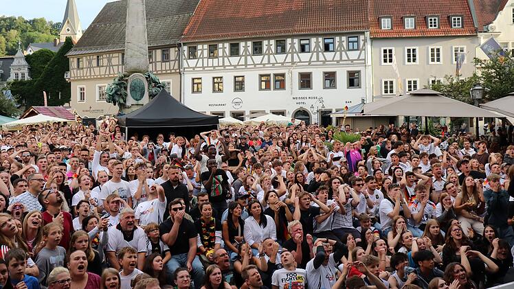 Deutscher WM-Auftakt: Public Viewing am Kulmbacher Marktplatz