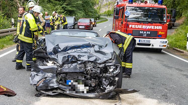 Ebermannstadt: schwerer Unfall auf Staatsstra&szlig;e 2260