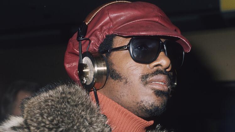 Bis heute verkaufte Stevie Wonder über 100 Millionen Tonträger.