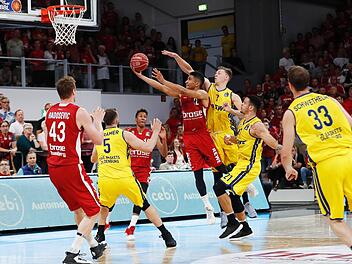 Nach dem fulminanten 96:60-Sieg &uuml;ber Oldenburg will Brose Bamberg im zweiten Spiel weiter begeistern. Seien Sie live dabei in unserem Ticker. Foto: &copy; Daniel L&ouml;b / Loeb
