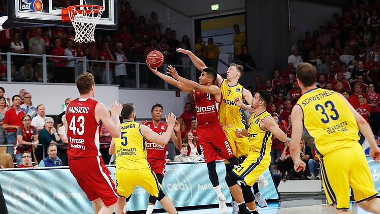 Nach dem fulminanten 96:60-Sieg &uuml;ber Oldenburg will Brose Bamberg im zweiten Spiel weiter begeistern. Seien Sie live dabei in unserem Ticker. Foto: &copy; Daniel L&ouml;b / Loeb