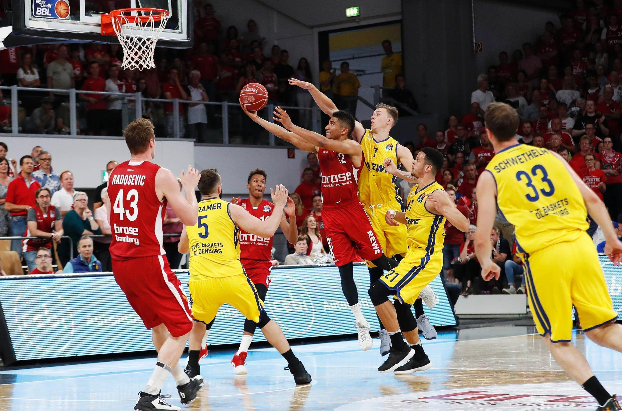 Finale der BBLPlayoffs Brose Bamberg gegen EWE Baskets Oldenburg im Liveticker