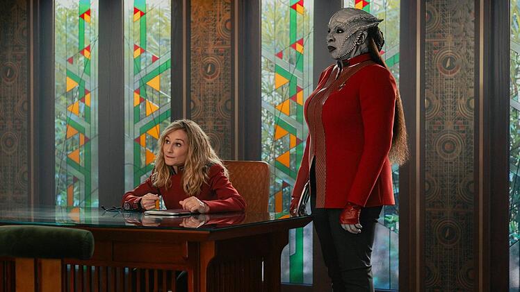 "Starfleet Academy" (Bild, mit Holly Hunter, links und Gina Yashere) ist seit Mitte Januar bei Paramount+ verf&uuml;gbar.