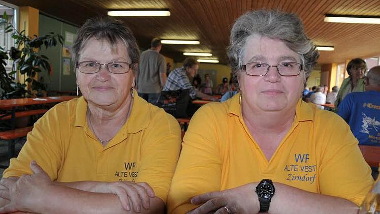 Margit Köhler (l.) und Sylvia Meier kommen immer wieder nach Heßdorf.