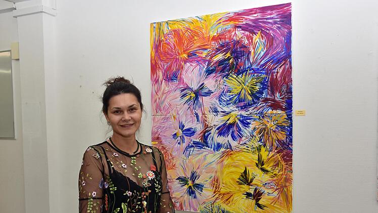 Die Malerin Olga Liashenko präsentiert pastellfarbene Ölgemälde in zarten Farben und starken Kontrasten. Im Bild ihre Arbeit "Kaleidoskop".Ulrike Langer