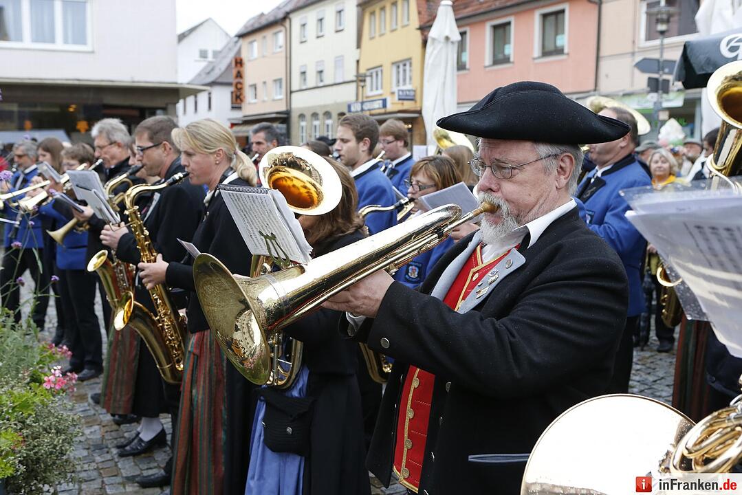 Herzlicher Empfang für Georg Gänswein in Höchstadt