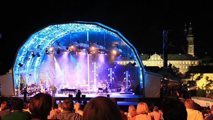 Das Programm steht: Auf der Banzer Klosterwiese werden im Juli bekannte Bands und Interpreten auftreten. Foto: Matthias Einwag