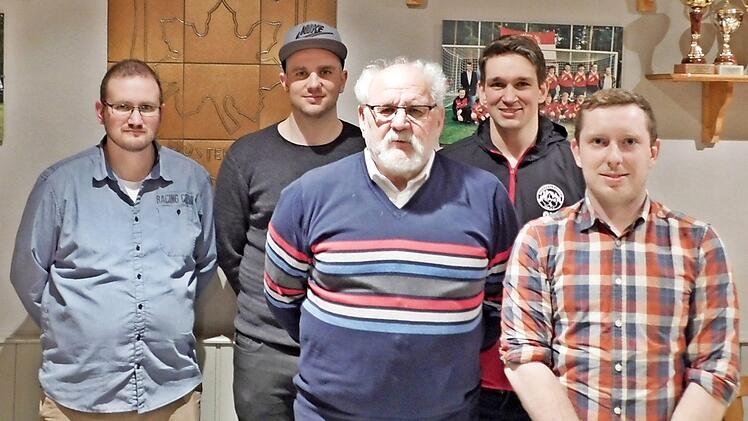 Der neu gewählte Vorstand der Sportvereinigung Wüstenahorn (von links): Hauptkassierer Matthias Weber, Dritter Vorsitzender Bastian Bauer, Vorsitzender Udo Bauer, Schriftführer Christopher Neubert, Zweiter Vorsitzender Tobias Seidenstricker.  Foto: privat