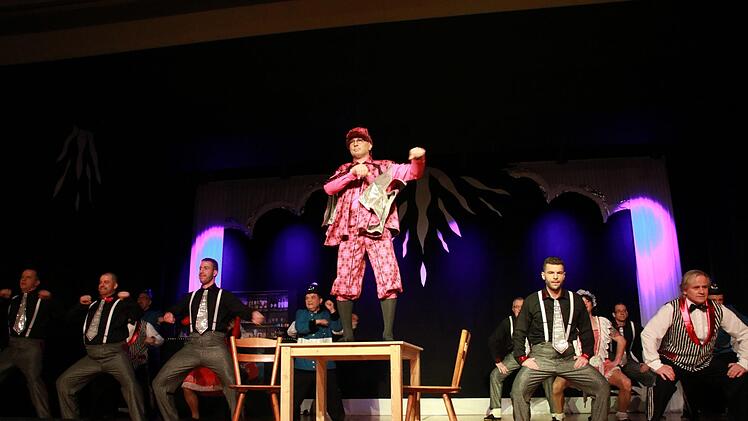 Das Männerballett mit dem Schautanz "Diamantenfieber". Foto: Jürgen Gärtner