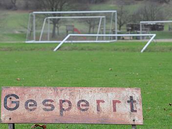 Weder in Gelnhausen noch am Fuchsstädter Kohlenberg (hier ein Symbolfoto von einem anderen Sportplatz) konnte das Testspiel des FC gegen den hessischen Gruppenligisten stattfinden. Foto: ssp
