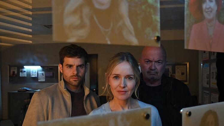 Treibt ein Serienm&ouml;rder sein Unwesen? Nils Makowski (Lucas Reiber, links), Linett Wachow (Stefanie Stappenbeck) und Otto Garber (Florian Martens) ermitteln in einem r&auml;tselhaften Fall.