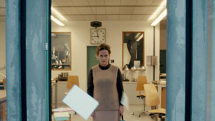 Die Lehrerin Hanne (Claudia Michelsen) und ihr Mann Otto haben schon lange Probleme in ihrer Ehe. Seit einiger Zeit hat Hanne eine Aff&auml;re mit einem j&uuml;ngeren Kollegen. Gl&uuml;cklicher macht sie auch das nicht.