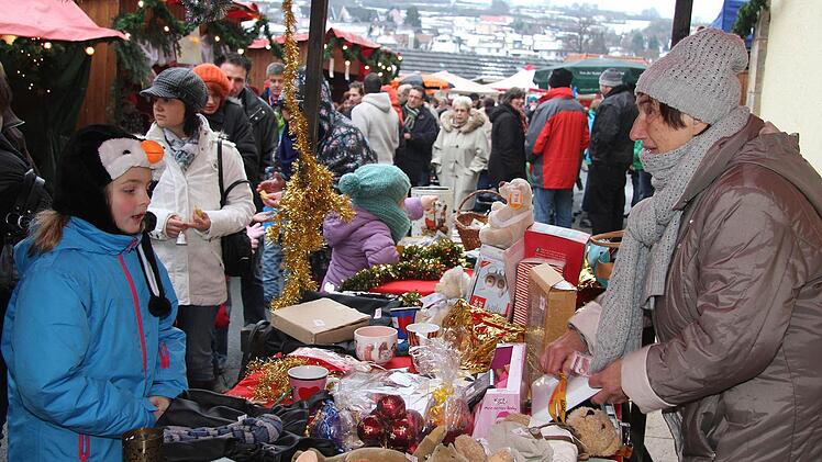 Inge Reuther hat eine Tombola zugunsten des Tierschutzes in Moldawien aufgebaut.