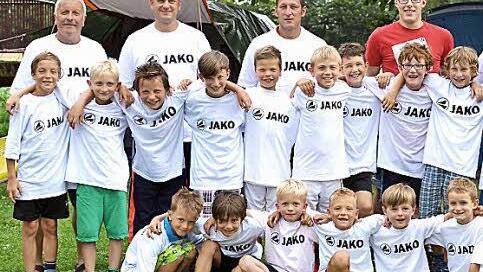 Gemeinschaft: Sichtlichen Spaß hatten die Nachwuchsfußballer aus Altenkunstadt, Baiersdorf und Woffendorf beim Jugendzeltlager.  Foto: Dieter Radziej