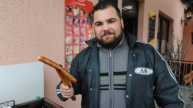 Am Ebenhäuser Bratwurststand.