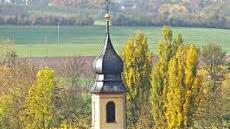 Blick auf das idyllische Michelau im Steigerwald.  Foto: djd/Tourist-Information Schweinfurt 360°/Walter Roth