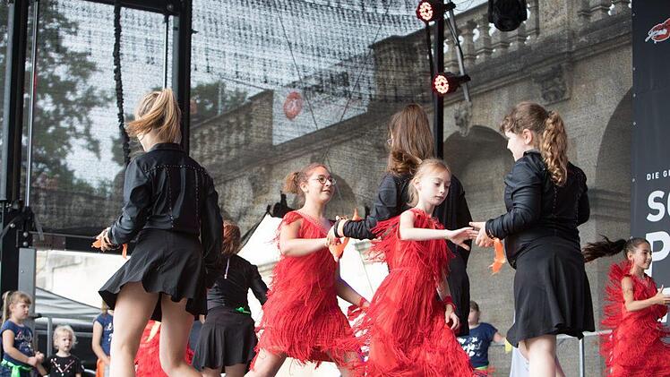 Impressionen vom Sonntagsprogramm auf der Showbühne. Foto: Barbara Herbst