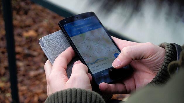 Google Maps gehört heute zum Standard jeden Smartphones. In vielen Autos hat die App das herkömmliche Navigationssystem ersetzt. Welche fünf Funktionen Sie kennen sollten, erfahren Sie hier. Symbolbild: pexels.com/Ingo Joseph
