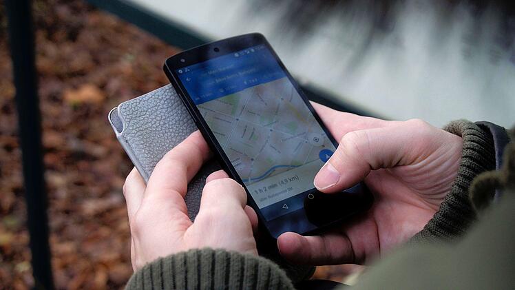 Google Maps gehört heute zum Standard jeden Smartphones. In vielen Autos hat die App das herkömmliche Navigationssystem ersetzt. Welche fünf Funktionen Sie kennen sollten, erfahren Sie hier. Symbolbild: pexels.com/Ingo Joseph