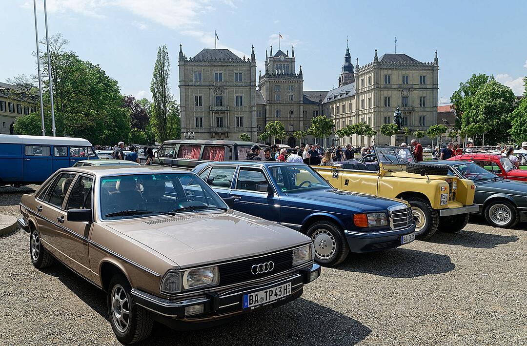 Über 500 Autos zogen Besucher aus nah und fern an