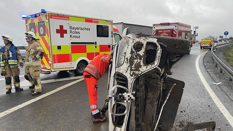Unfall und Stau auf A9 bei Münchberg