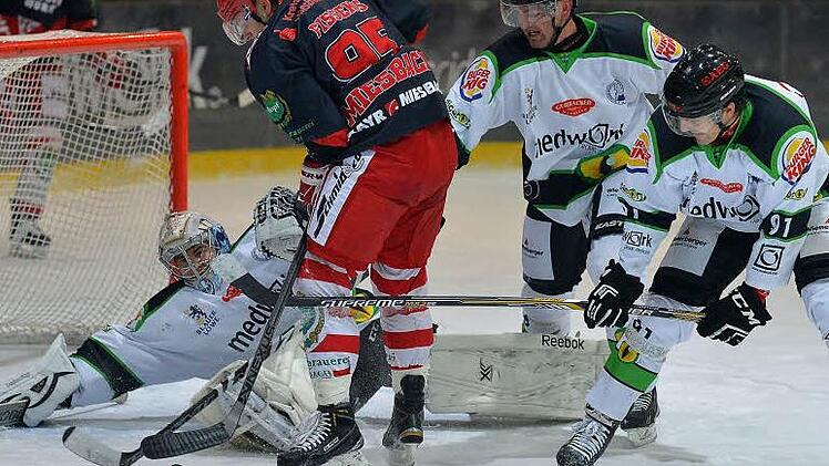 Eine starke Partie zeigten die Höchstadt Alligators um Keeper Martin Fous gegen den TEV Miesbach: In der Zwischenrunde der Eishockey-Bayernliga siegten die Mittelfranken mit 6:3.  Foto: Picturedreams