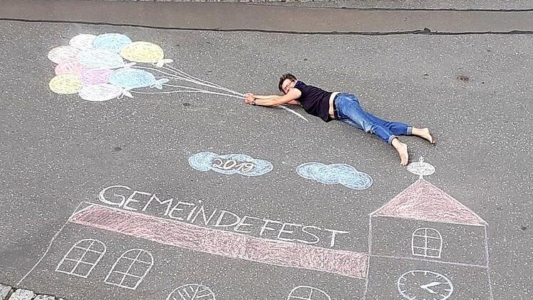 Da waren Künstler am Werk: Bild mit Symbolkraft zum Thema "Davonfliegen".  Foto: Kirchengemeinde Memmelsdorf