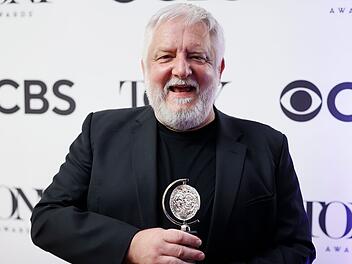 Der Schauspieler Simon Russell Beale hat &ouml;ffentlich gemacht, dass er an Krebs erkrankt ist.