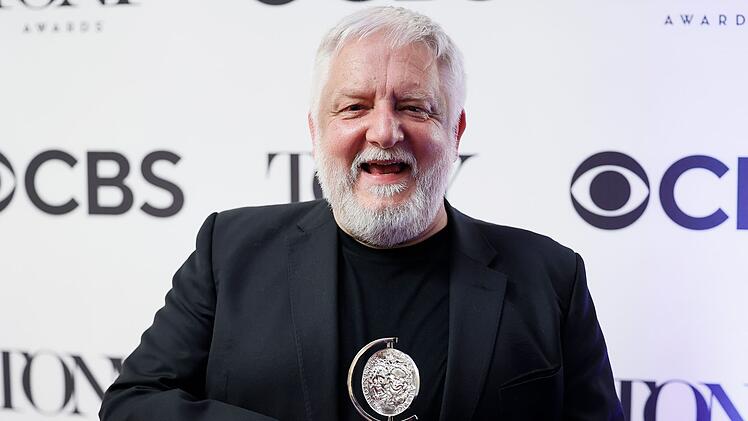 Der Schauspieler Simon Russell Beale hat &ouml;ffentlich gemacht, dass er an Krebs erkrankt ist.