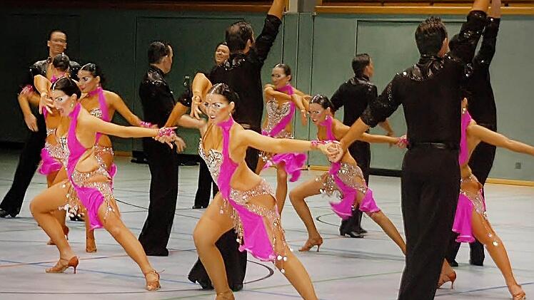 Sieben Monate hartes Training liegen hinter den Lateintänzern des TV Ketschendorf, die um den Klassenerhalt in der Regionalliga Süd kämpfen. Fotos: Gabi Arnold