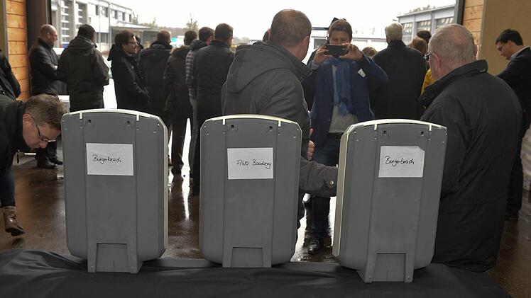 Die Empfänger stehen auf der Rückseite.Foto: Ronald Rinklef