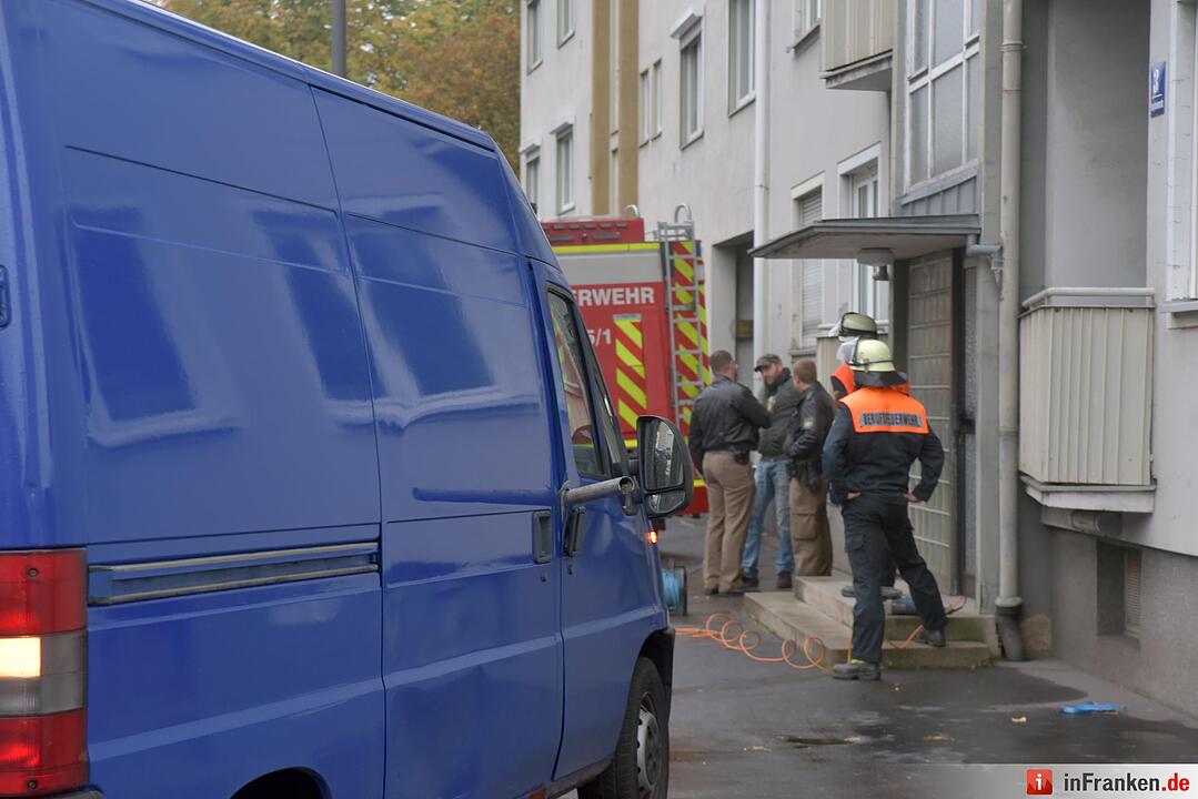 Unfall in Würzburg: Metallstange durchbohrt Kleintransporter