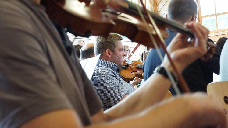 Jascha Hellberg probt mit dem Bayerischen Ärzteorchester. Foto: Arkadius Guzy