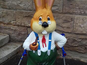 Der verschwundene Osterhase ist wieder da. Foto Markt Mainleus