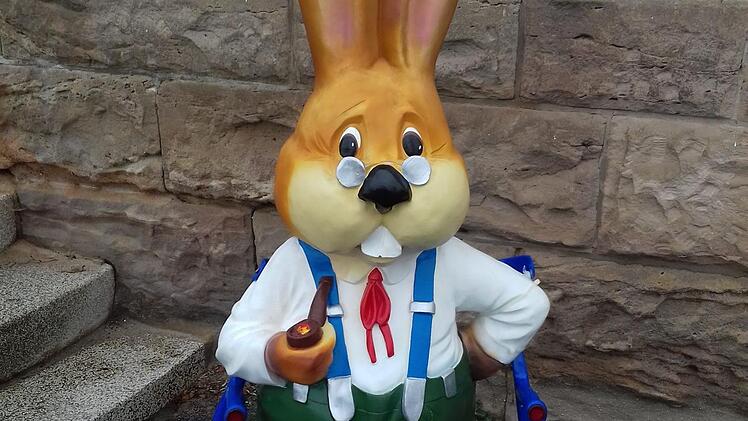 Der verschwundene Osterhase ist wieder da. Foto Markt Mainleus