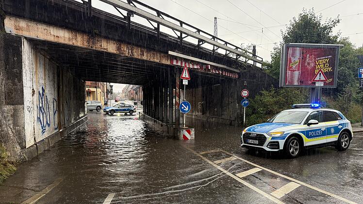 Starkregen in Bamberg: "Unbelehrbare" fahren in überflutete Unterführung