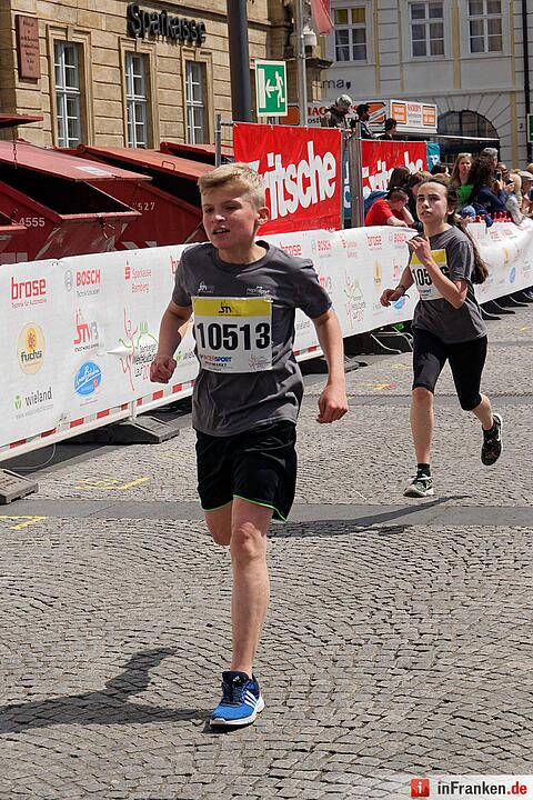 Weltkulturerbelauf 2017 in Bamberg: Der Zieleinlauf am Maxplatz