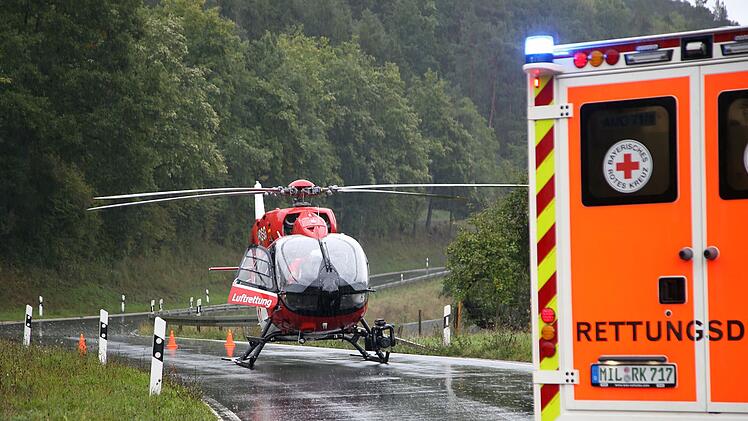 Schneeberg: Transporter kracht in Lkw - 52-J&auml;hriger bei Unfall schwer verletzt