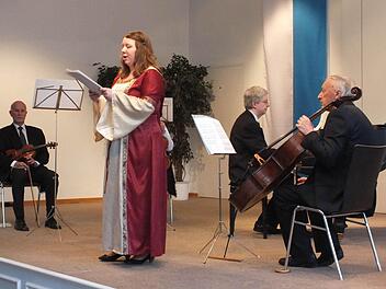 Die Sängerin und die Musiker während des KonzertesFotos: Björn Hein