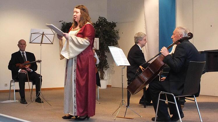 Die Sängerin und die Musiker während des KonzertesFotos: Björn Hein