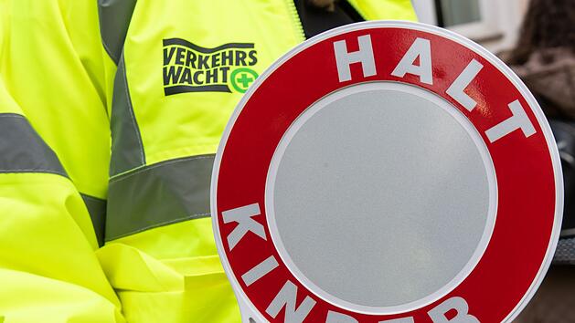 Lichtenfels: Kind überquerte gerade die Fahrbahn - Autofahrerin ignoriert Schulweghelfer