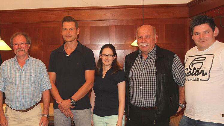 Für die nächsten drei Jahre sind sie die Vertreter des Handwerks im Landkreis Haßberge, von links: Erich Mock, Oliver Merkl, Sabrina Wolz von der Handwerkskammer Unterfranken, Kreishandwerksmeister Hans-Georg Häfner und sein Stellvertreter Alfred Kaiser.  Foto: Günther Geiling