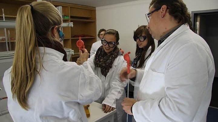 Die Teilnehmerinnen an den naturwissenschaftlich-technischen Schnuppertage im vergangenen Jahr hatten viel Spaß.  Foto: privat