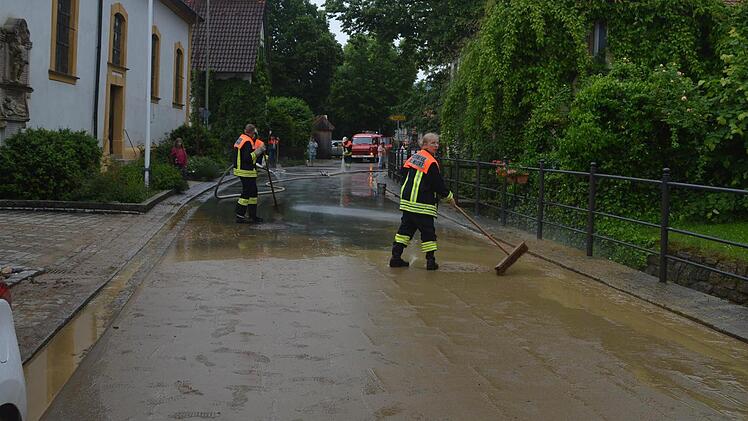 Relativ glimpflich kam Peulendorf am vergangenen Sonntag davon, als eine Schlammwelle durch das Dorf rauschte.Foto: Manuel Sterzer