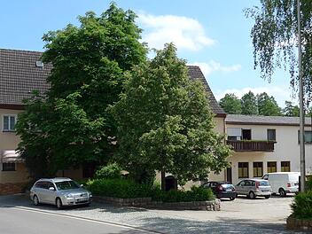 Das frühere Gasthaus "Weißes Lamm" mit dem Saalbau. Hier und auf der gegenüberliegenden Seite könnten Wohnungen unterschiedlicher Größen entstehen.Richard Reiser