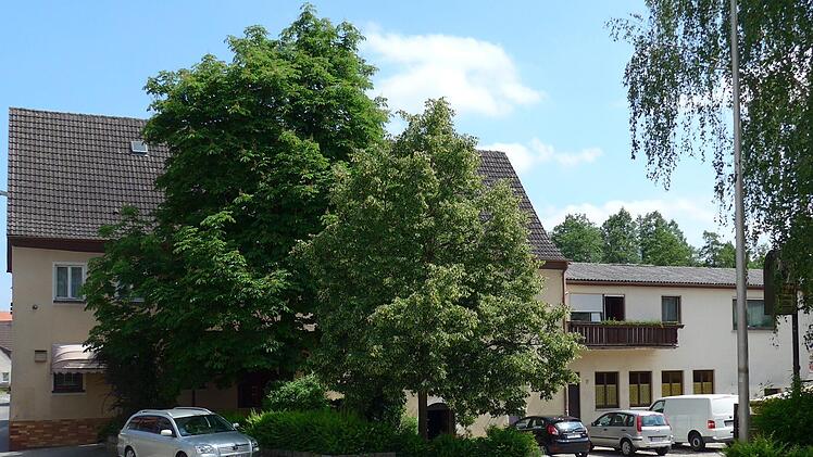 Das frühere Gasthaus "Weißes Lamm" mit dem Saalbau. Hier und auf der gegenüberliegenden Seite könnten Wohnungen unterschiedlicher Größen entstehen.Richard Reiser